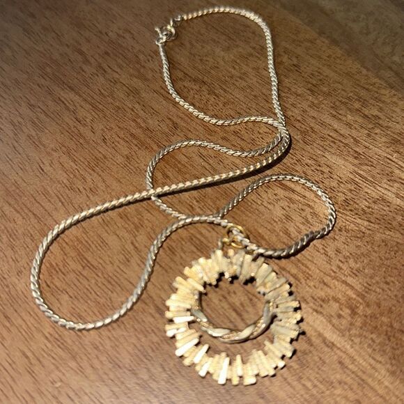 Vintage Necklace with  Double Hoop Pendant! - Picture 8 of 8